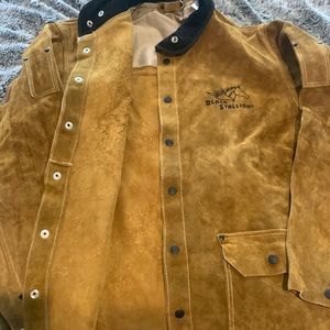 XL Black Stallion split cowhide welding jacket.